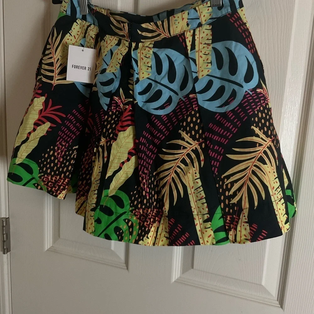 Forever 21 Pleated Women’s Flared Skirt-Juniors,pockets, Black-multi -color M